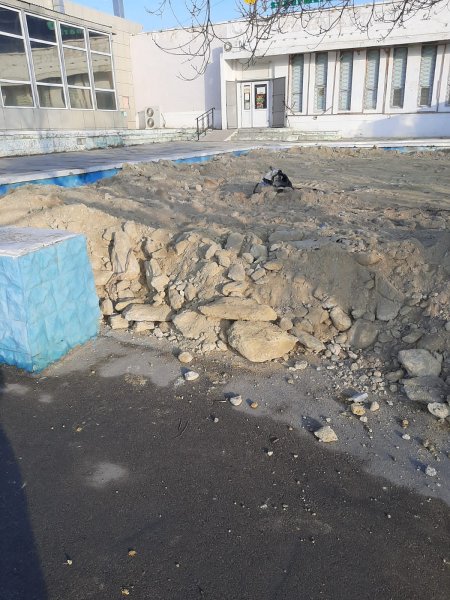 Даже мусор за собой не вывезли: жители 9 микрорайона Актау пожаловались на очередную стройку