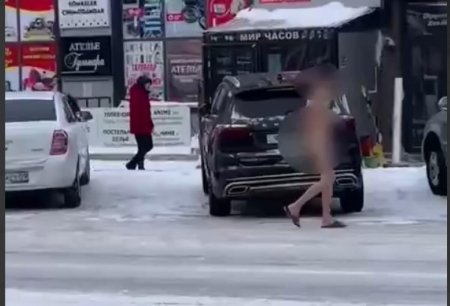 Мужчина прогуливался голышом по улице в Жезказгане