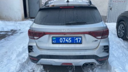 Служебное авто ДП Шымкента поймали с подложными номерами