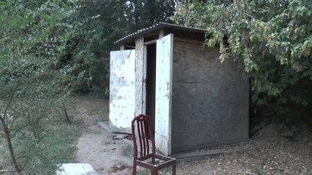 Бросившую младенца в уличном туалете мать осудили в Алматы