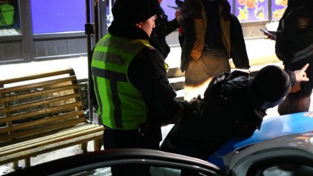 В Алматы задержали двух мужчин с оружием в нетрезвом состоянии