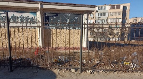 В мусорной западне: чиновники не могут навести порядок в центре Актау