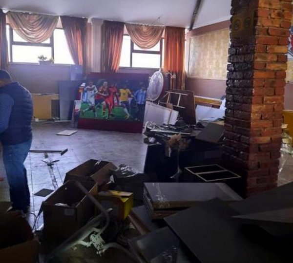 В мусорной западне: чиновники не могут навести порядок в центре Актау