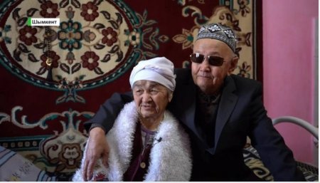 80-летние пенсионеры сыграли свадьбу в доме престарелых Шымкента
