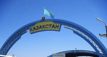 Казахстан запретил иностранцам «обновлять сроки пребывания» выездом и сразу же въездом
