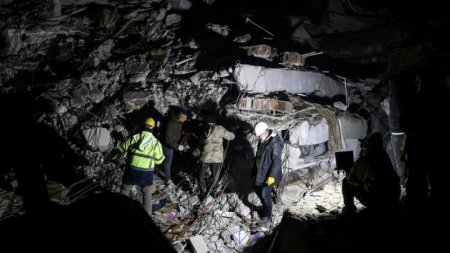 Число жертв землетрясений в Турции превысило 12 тысяч 