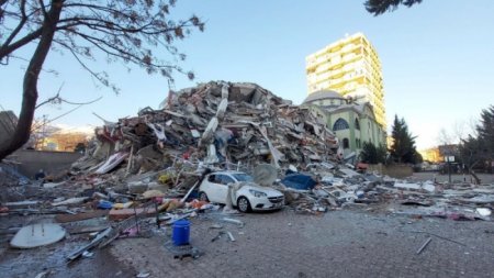 Число погибших при землетрясении в Турции превысило 18 тысяч 
