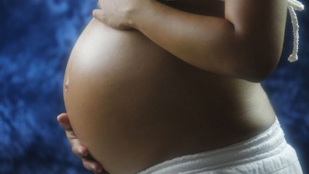"Хотят доказать, что уже взрослые": гинеколог обеспокоена ростом числа беременных школьниц