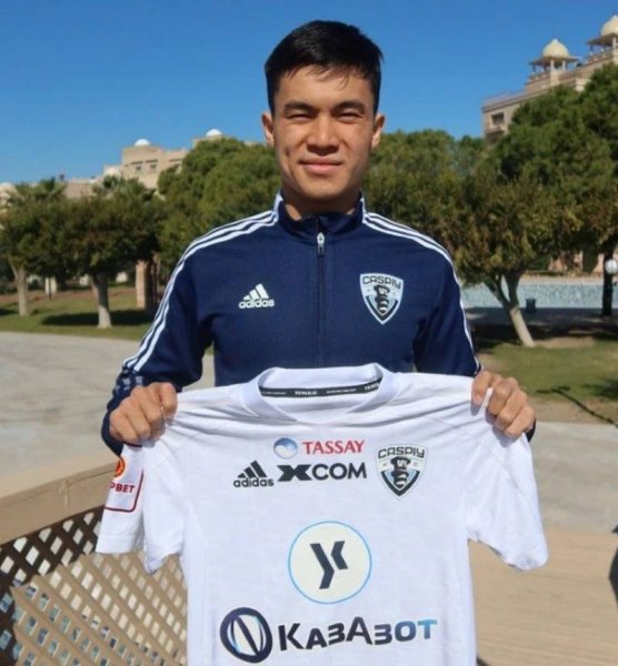 «Каспий» подписал контракт с актаускими футболистами