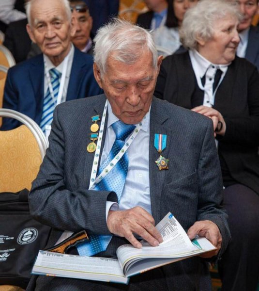 Скончался открывший несколько месторождений в Мангистау учёный