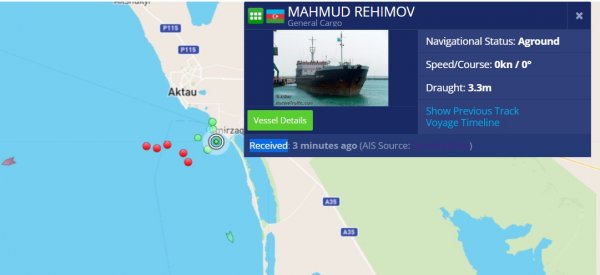В Сети опубликовали видео с севшим на мель судном недалеко от Актау
