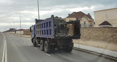 В Актау проверяют законность проведения работ в море с участием спецтехники