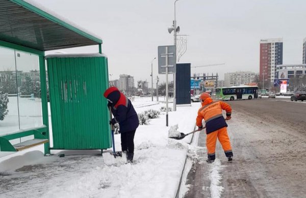 Кто расчищает Актау от снега