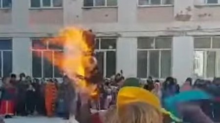 Директор школы в Атырау получил строгий выговор за сожжение чучела на Масленицу