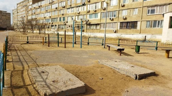 «Рожки да ножки»: детскую площадку просят привести в порядок в Актау