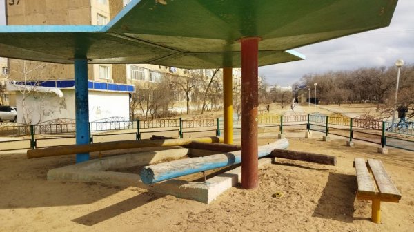 «Рожки да ножки»: детскую площадку просят привести в порядок в Актау