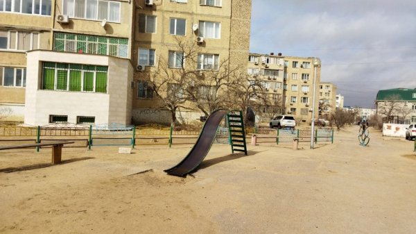«Рожки да ножки»: детскую площадку просят привести в порядок в Актау