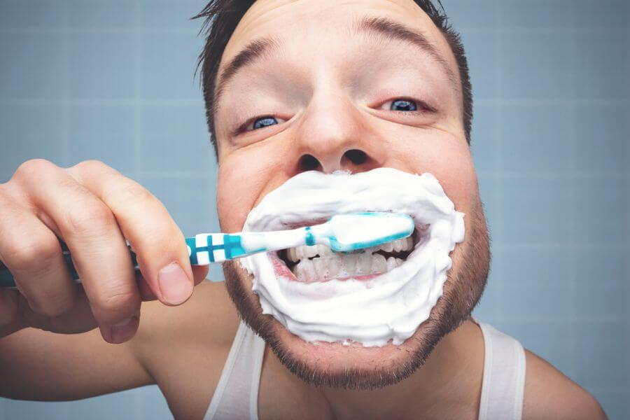 Какие проблемы возникнут у человека, если он не будет чистить зубы?