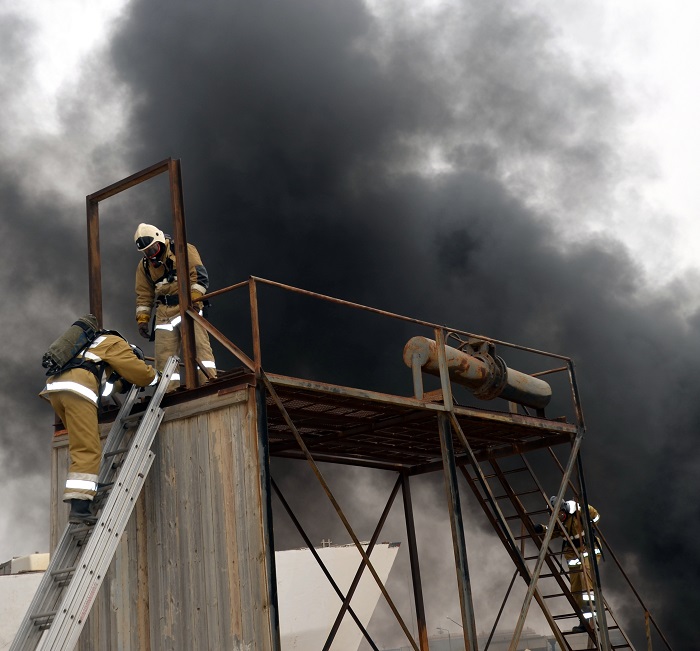 Актауские спасатели оттачивали профессиональные навыки на огневой полосе