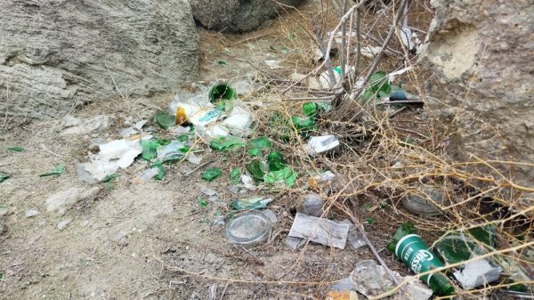 В свалку превратили территорию у водозаборного канала в Актау