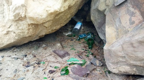 В свалку превратили территорию у водозаборного канала в Актау