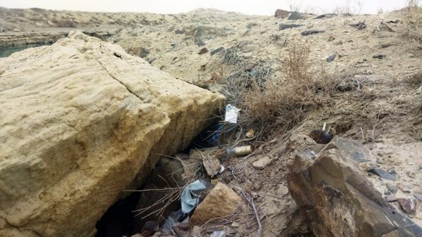 В свалку превратили территорию у водозаборного канала в Актау