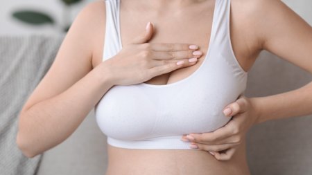 Каждая седьмая женщина страдает этим онкозаболеванием: что нужно знать о раке груди 