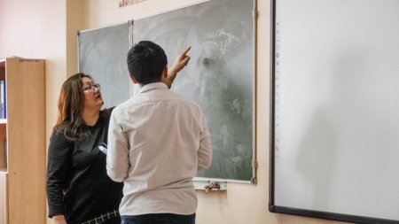 В Казахстане изменили дату празднования Дня учителя 