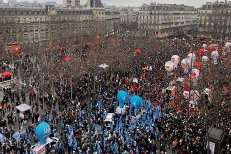Во Франции не утихают протесты против пенсионной реформы: в Париже задержали 46 демонстрантов
