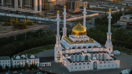 Токаев поздравил казахстанцев с началом Рамазана 