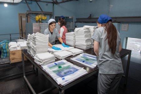 В чистый путь: кто стирает постельное белье для казахстанских поездов 