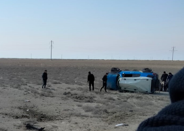 Внедорожник перевернулся на трассе в Мангистау: пострадал водитель
