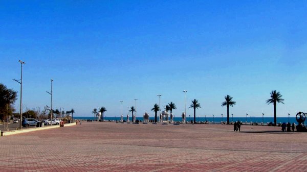 Обстановка на набережной Актау: прокатчики пока не вернулись