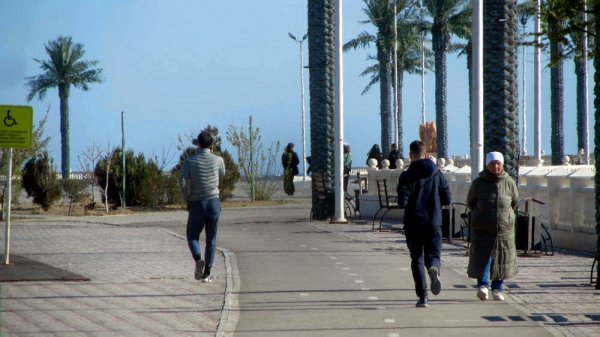 Обстановка на набережной Актау: прокатчики пока не вернулись