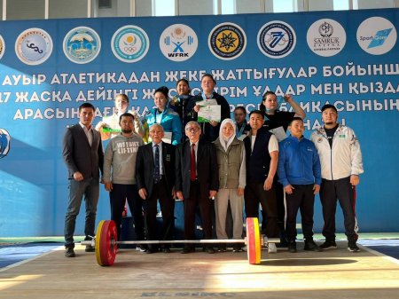 Тяжелоатлет из Актау стала серебряным призёром чемпионата страны