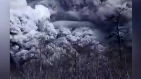  День стал ночью: Камчатку завалило пеплом после извержения вулкана 