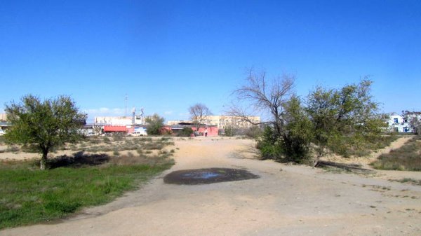 Преграда с препятствиями: пешеходную дорожку просят жители Актау