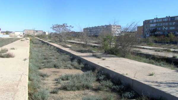 Преграда с препятствиями: пешеходную дорожку просят жители Актау