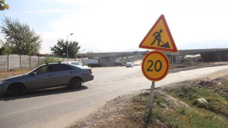 ДТП из-за ямы на дороге: кто виноват и что делать казахстанцам