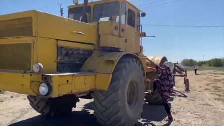 В Атырау мальчик залил в бак трактора шубат 