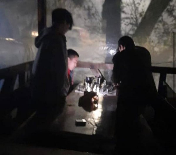 «За месяц лишились девяти комплектов»: шахматы воруют на набережной Актау