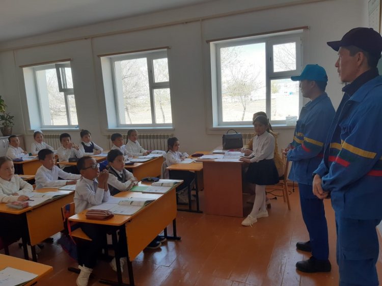 Безопасность превыше всего: энергетики АО «МРЭК» рассказали школьникам о важности соблюдения правил электробезопасности