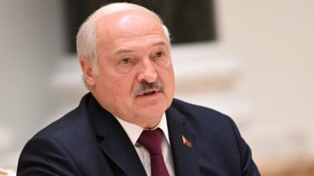 Песков призвал ориентироваться на официальные сообщения о состоянии Лукашенко