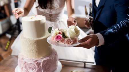 Могут ли казахстанцам запретить брать кредиты на свадьбы и тои