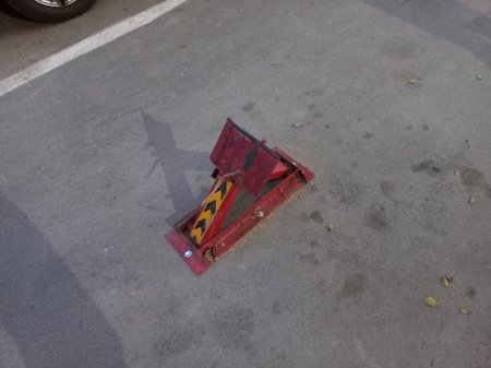 Это самозахват: Акимат Актау обвинил предпринимателя в организации нелегальной стоянки возле заведения