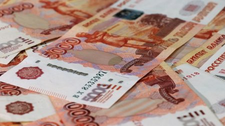 Казахстанским банкам разрешат вывозить из страны российские рубли