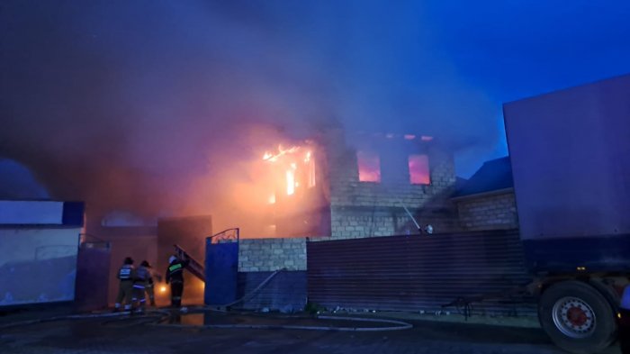 Автомобиль на трассе и частный дом: что горело за неделю в Мангистау