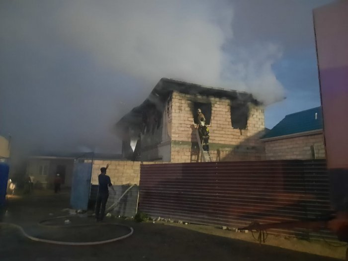 Автомобиль на трассе и частный дом: что горело за неделю в Мангистау