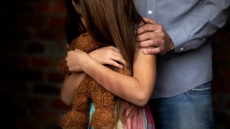 Предполагаемые изнасилования девочек родным отцом расследует полиция Алматинской области