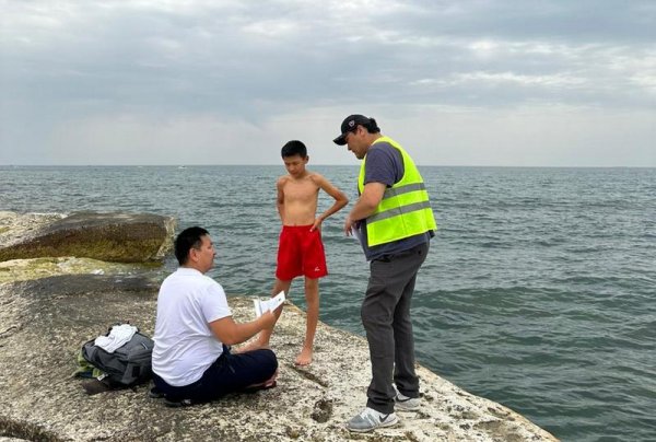 Рейды на запрещенных местах для купания проводят волонтеры со спасателями в Актау